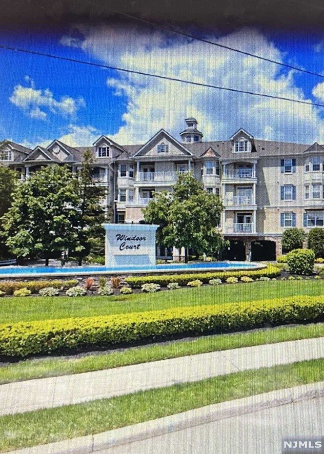 175 Rochelle Ave #206, Rochelle Park, NJ 07662