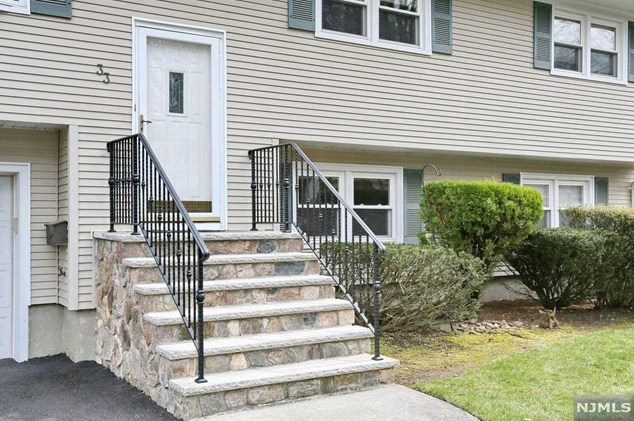 33 Cole Ct, Dumont, NJ 07628