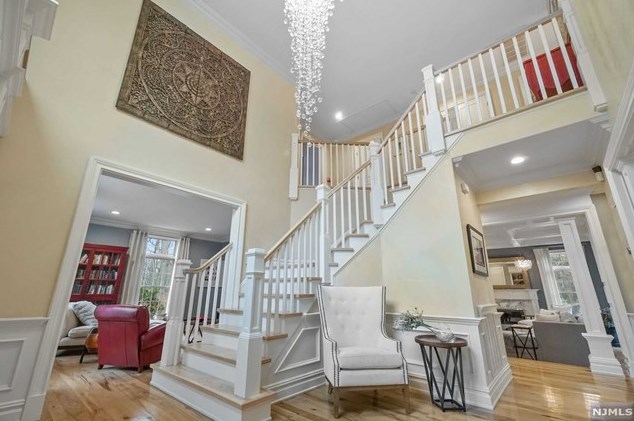 640 Lawlins Rd, Wyckoff, NJ 07481-1410