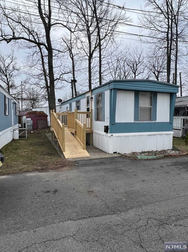 4 W 2nd St, Moonachie, NJ 07074
