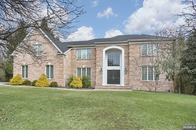23 Winthrop Dr, Westwood, NJ 07677-7859