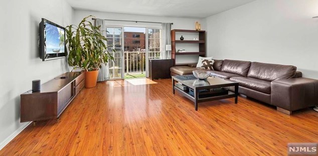 100 Crown Ct #482, Edgewater, NJ 07020