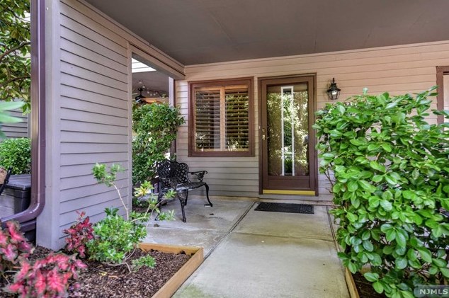 234 Mountainview Dr, Mahwah, NJ 07430