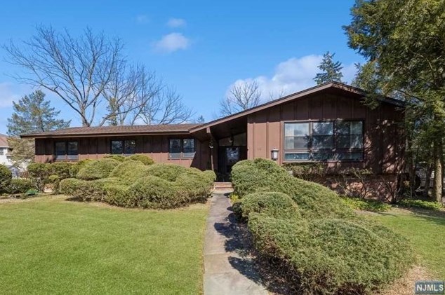 19 Parkhill Rd, Harrington Park, NJ 07640