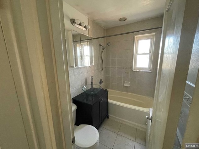 210 Woodcliff Ave #4d, North Bergen, NJ 07047