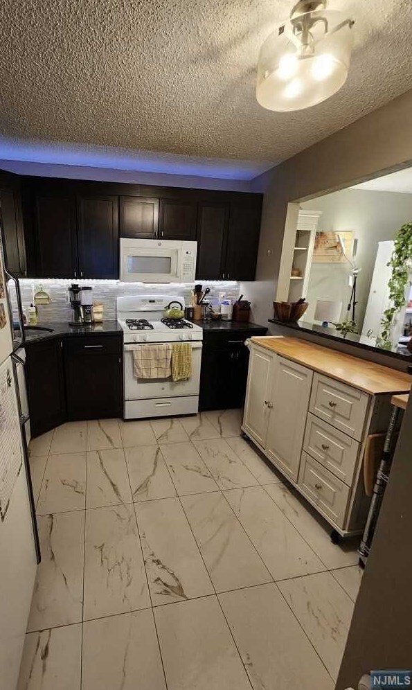 360 Cottonwood Way, Mahwah, NJ 07430