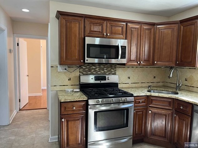 21 4th St, North Arlington, NJ 07031