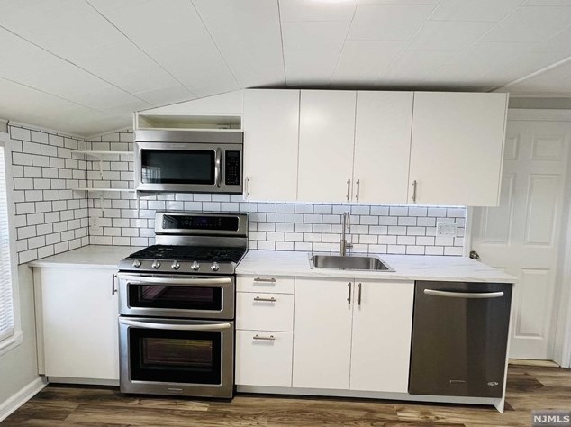 157 Arlington Ave #2 Fl, Clifton, NJ 07011