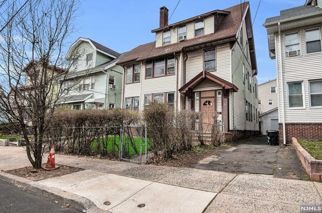 27-29 Leo Pl, Newark, NJ 07108