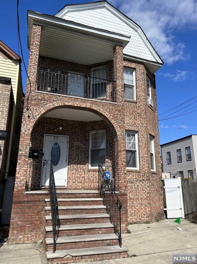 29 Van Cleef St, Jersey City, NJ 07305-3117