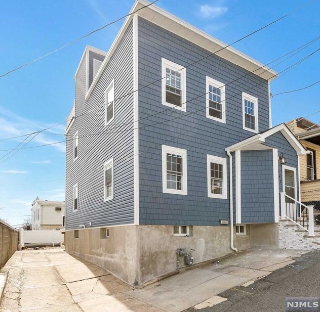 182 Cottage Ln, Cliffside Park, NJ 07010
