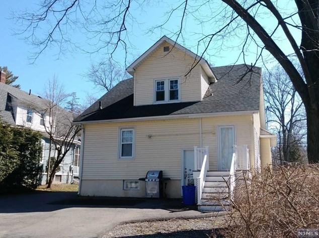 61 Vreeland Ave, Midland Pk, NJ 07432