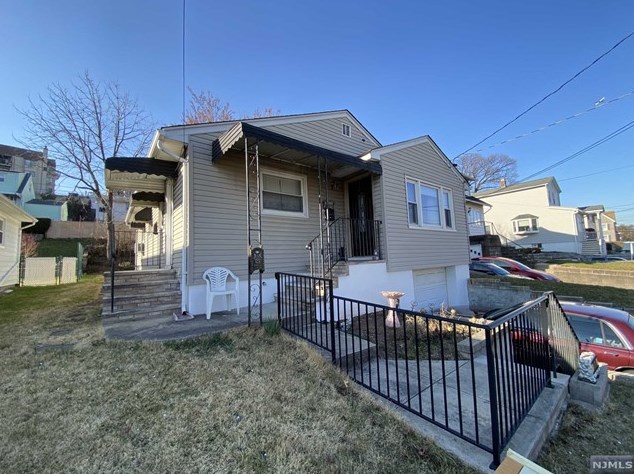 718 5th St, Carlstadt, NJ 07072