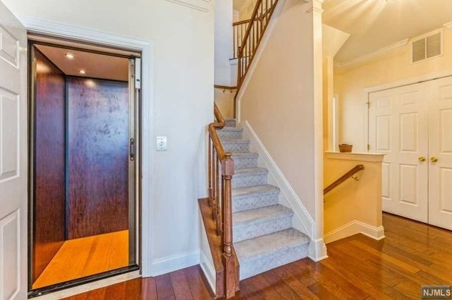 23 Rhodes Ct, Paterson, NJ 07506