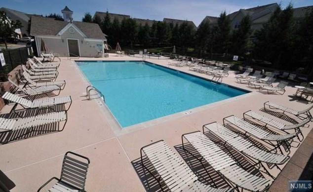 62 Mountainside Dr, Pompton Falls NJ  07442-1763 exterior