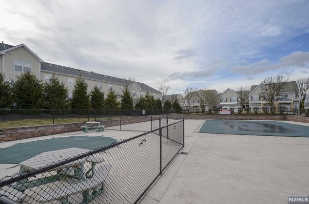 62 Mountainside Dr, Pompton Falls NJ  07442-1763 exterior