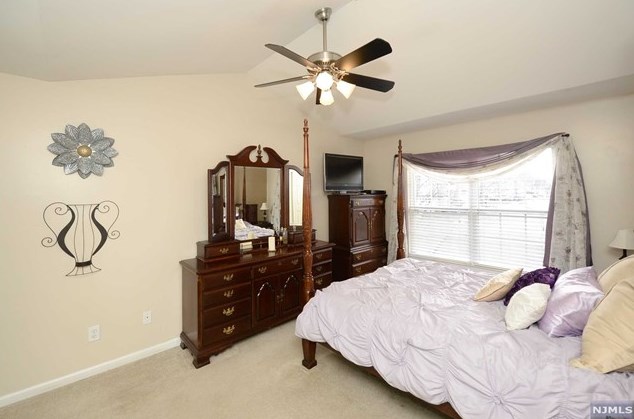 62 Mountainside Dr, Pompton Falls NJ  07442-1763 exterior