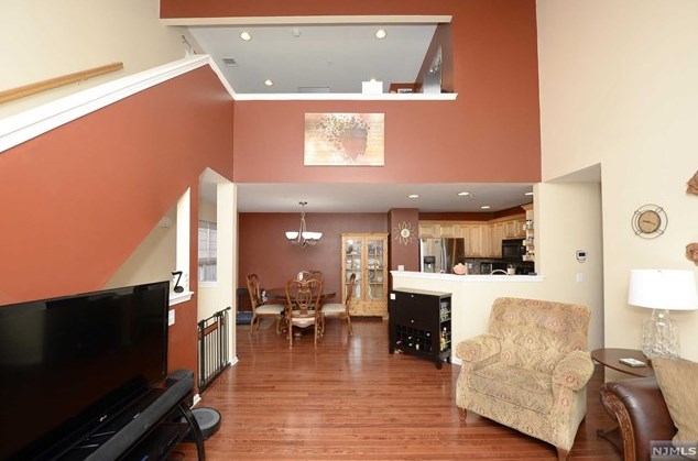 62 Mountainside Dr, Pompton Falls NJ  07442-1763 exterior