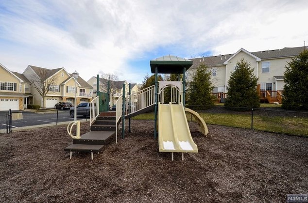 62 Mountainside Dr, Pompton Falls NJ  07442-1763 exterior