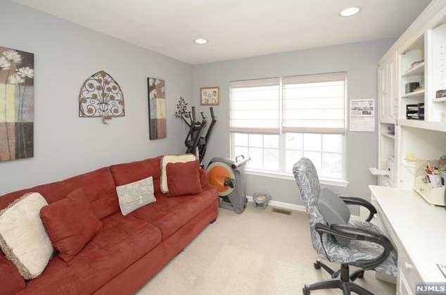 62 Mountainside Dr, Pompton Falls NJ  07442-1763 exterior