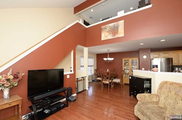 62 Mountainside Dr, Pompton Falls NJ  07442-1763 exterior