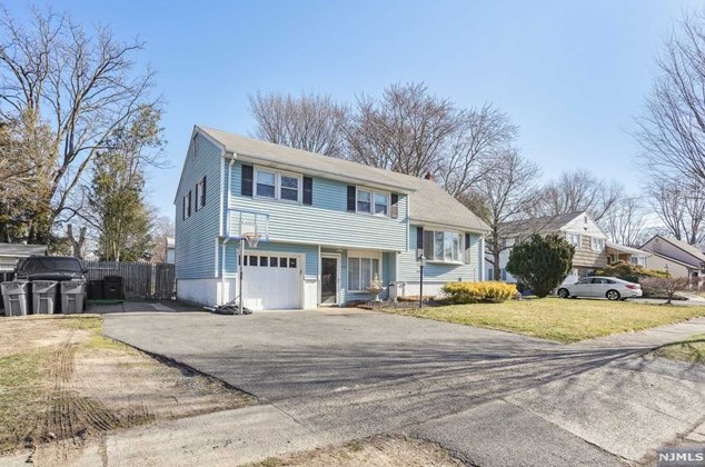 676 Repetti St, Westwood, NJ 07675-3517