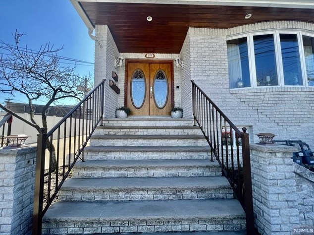 556 Freeman St #2r, Lyndhurst, NJ 07071