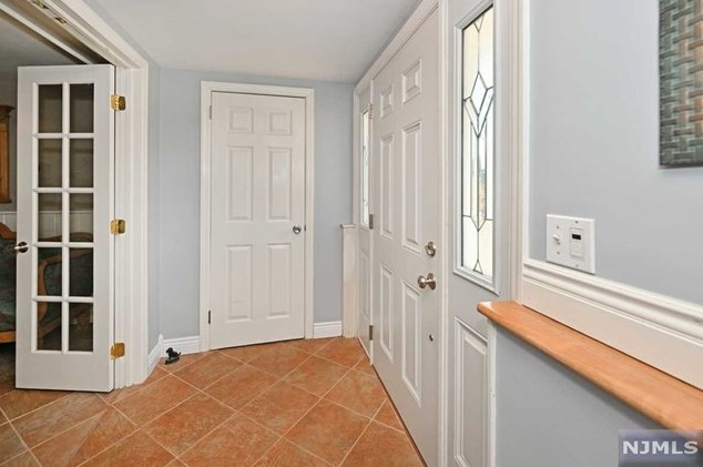 14 Oakland St, Hillsdale, NJ 07642-1845