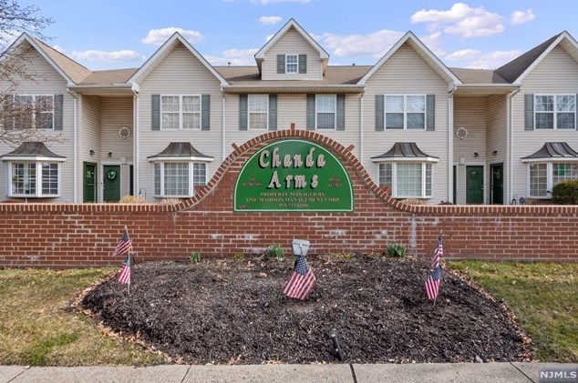 19 Chanda Ct, Clifton, NJ 07012-1937