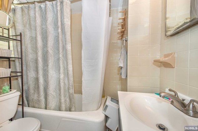 16 Beekman St, Bloomfield NJ 07003-3802 exterior