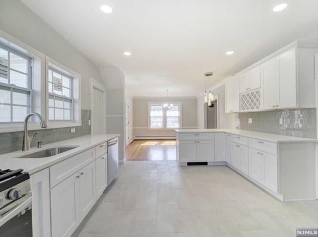 261 Elwood Ave, Newark NJ  07104-2232 exterior