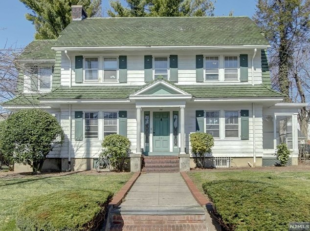 261 Elwood Ave, Newark NJ  07104-2232 exterior
