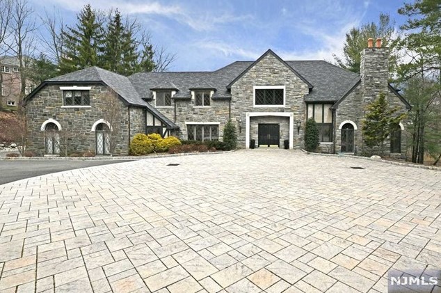 518 Hampton Hill Rd, Franklin Lakes, NJ 07417