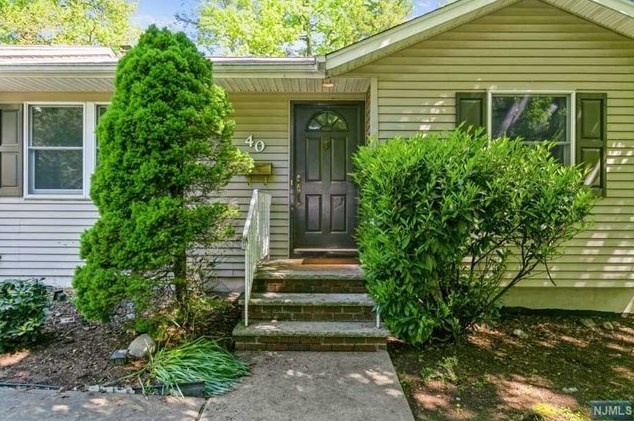 40 Grove St, Closter, NJ 07624