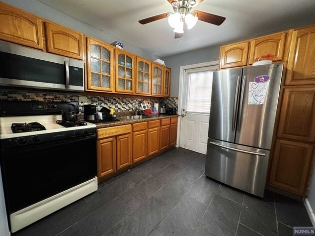 110 Chestnut St, Bergenfield, NJ 07621