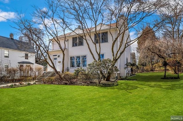 218 W Shore Rd, Harrington Park, NJ 07640