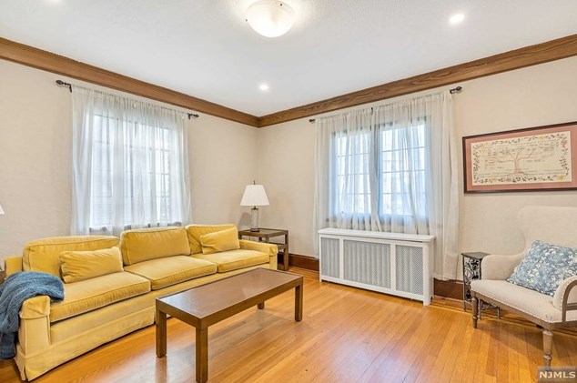 320 Demott Ave, Teaneck, NJ 07666