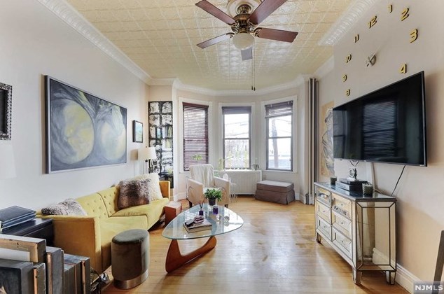13 47th St, Union City, NJ 07086