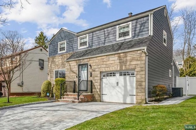 752 Redmond St, Teaneck, NJ 07666