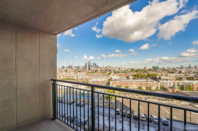 100 Manhattan Ave #708, Union City, NJ 07087