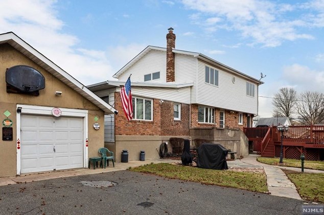 613 2 Ave, Lyndhurst NJ 07071-1219 exterior