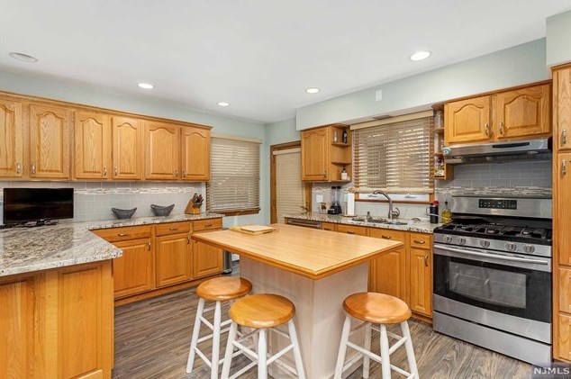 613 2 Ave, Lyndhurst NJ 07071-1219 exterior