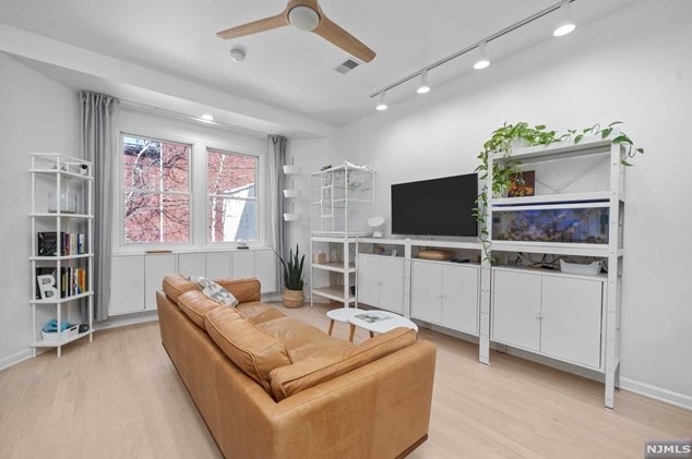 159 Palisade Ave, Jersey City, NJ 07306-1113