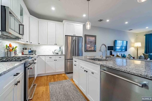 150 Rio Vista Ln, Rockleigh, NJ 07647