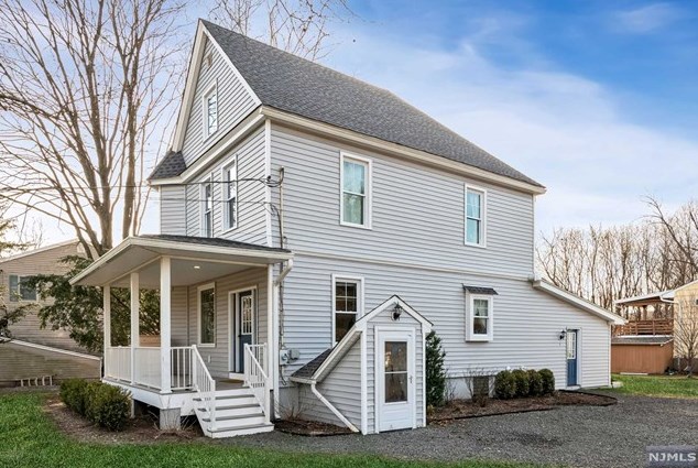 5 Aspen Way, Oakland, NJ 07436