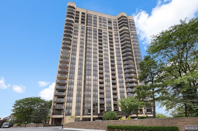 900 Palisade Ave, West Fort Lee NJ  07024-4135 exterior