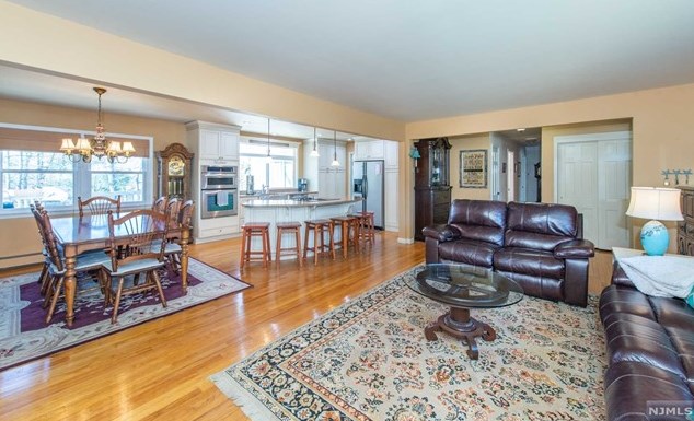 45 Sequoia Pl, Wayne NJ  07470-5149 exterior