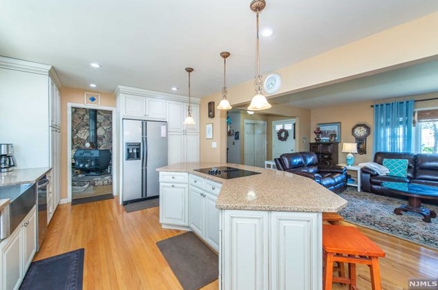 45 Sequoia Pl, Wayne NJ  07470-5149 exterior