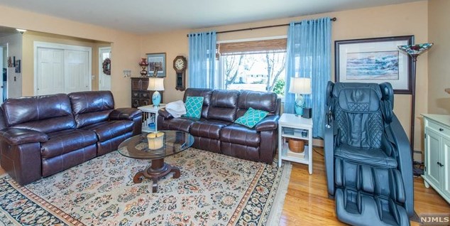 45 Sequoia Pl, Wayne NJ  07470-5149 exterior