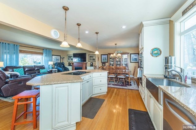 45 Sequoia Pl, Wayne NJ  07470-5149 exterior